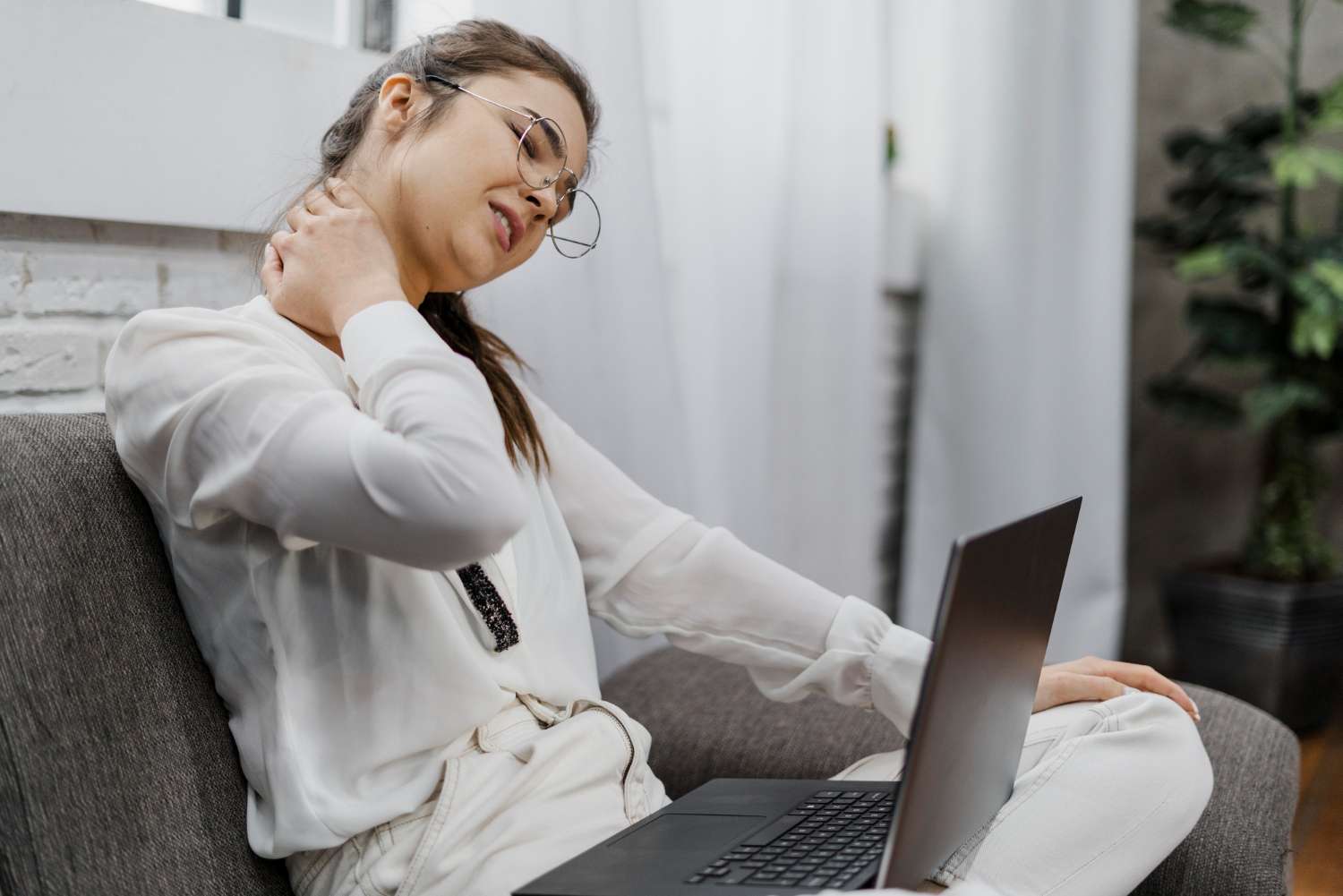 Common Causes of Neck Pain and How to Prevent Them